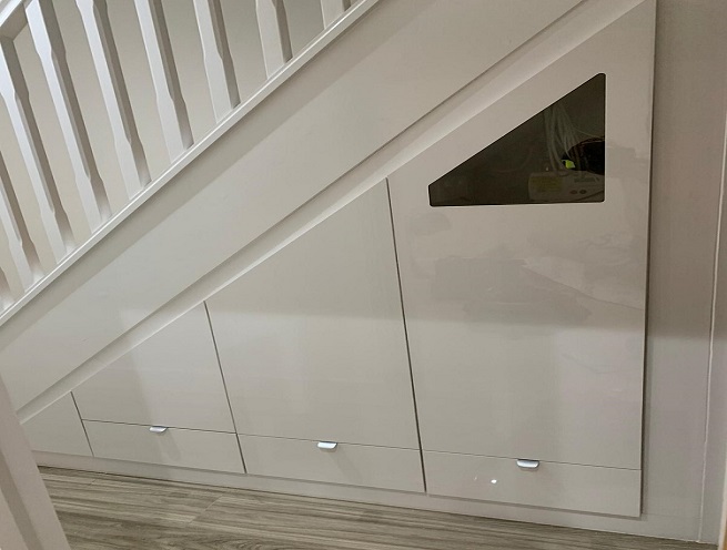 3-doors-glass-window-understairs